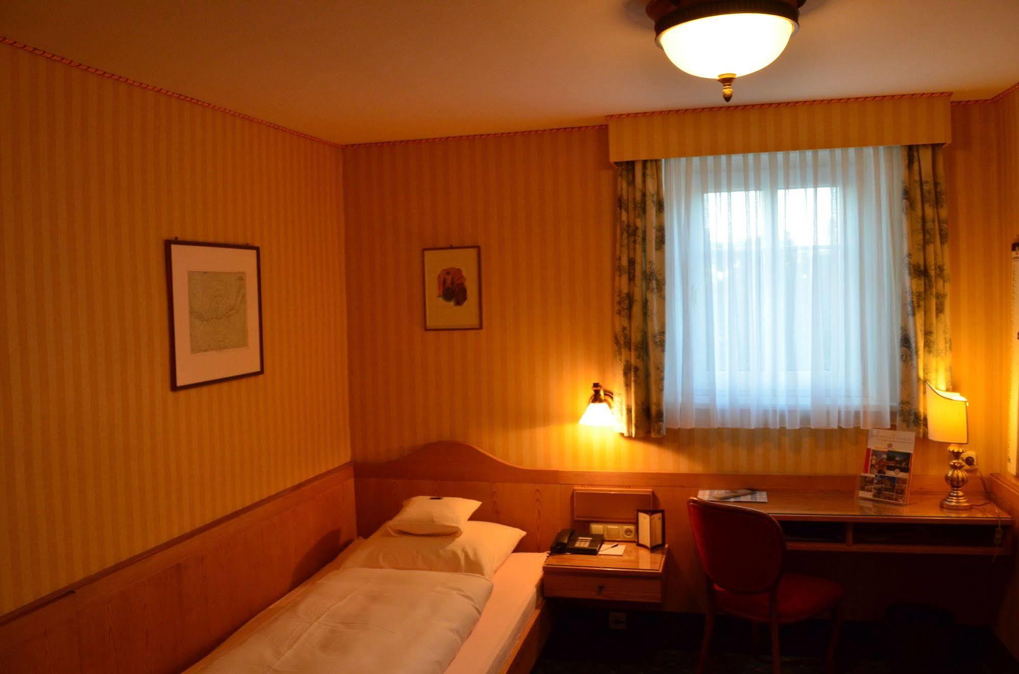 Reichelshofen Hotel Brauereigasthof Landwehr-Braeu מראה חיצוני תמונה